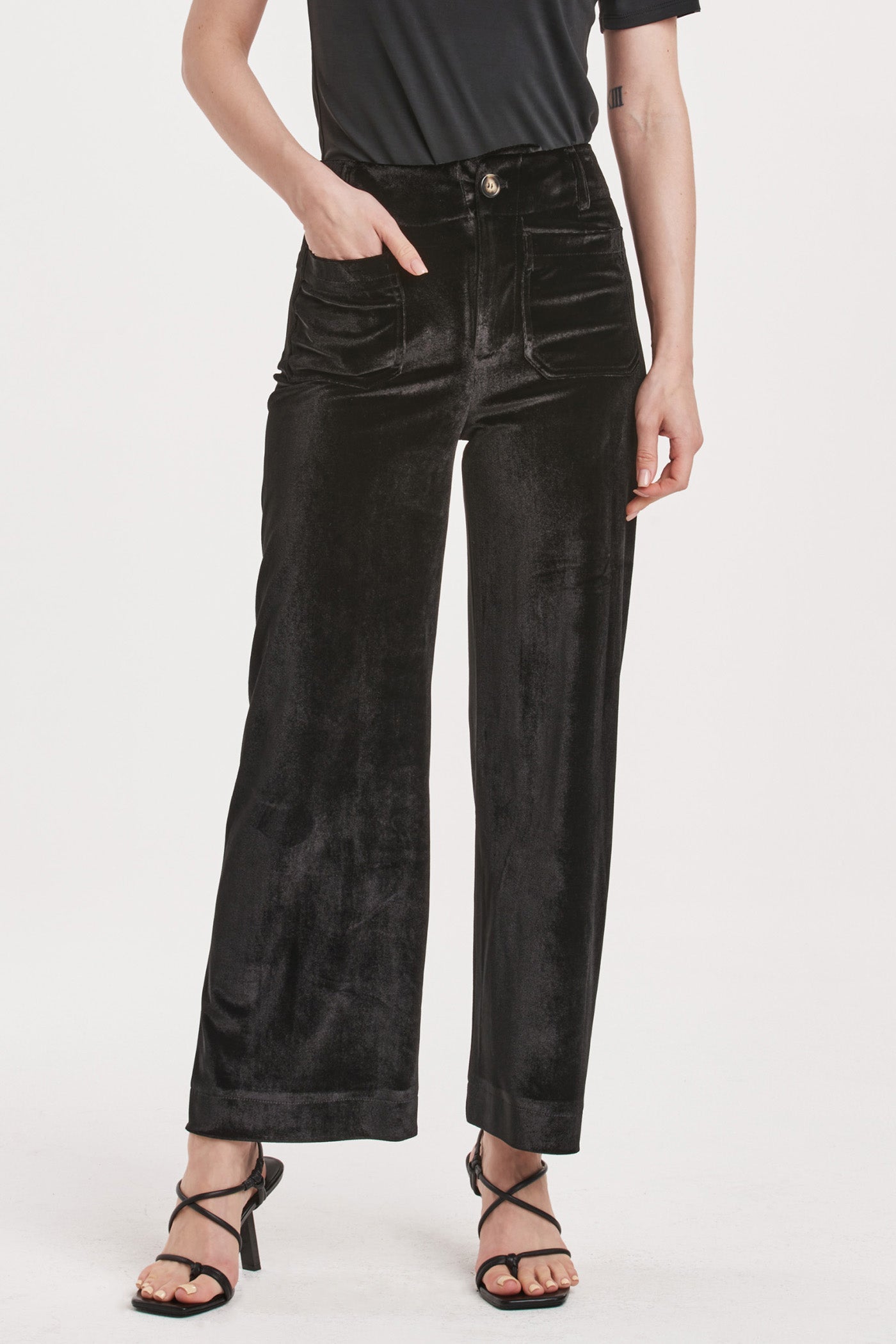 anahi-patch-pocket-velvet-pants-black