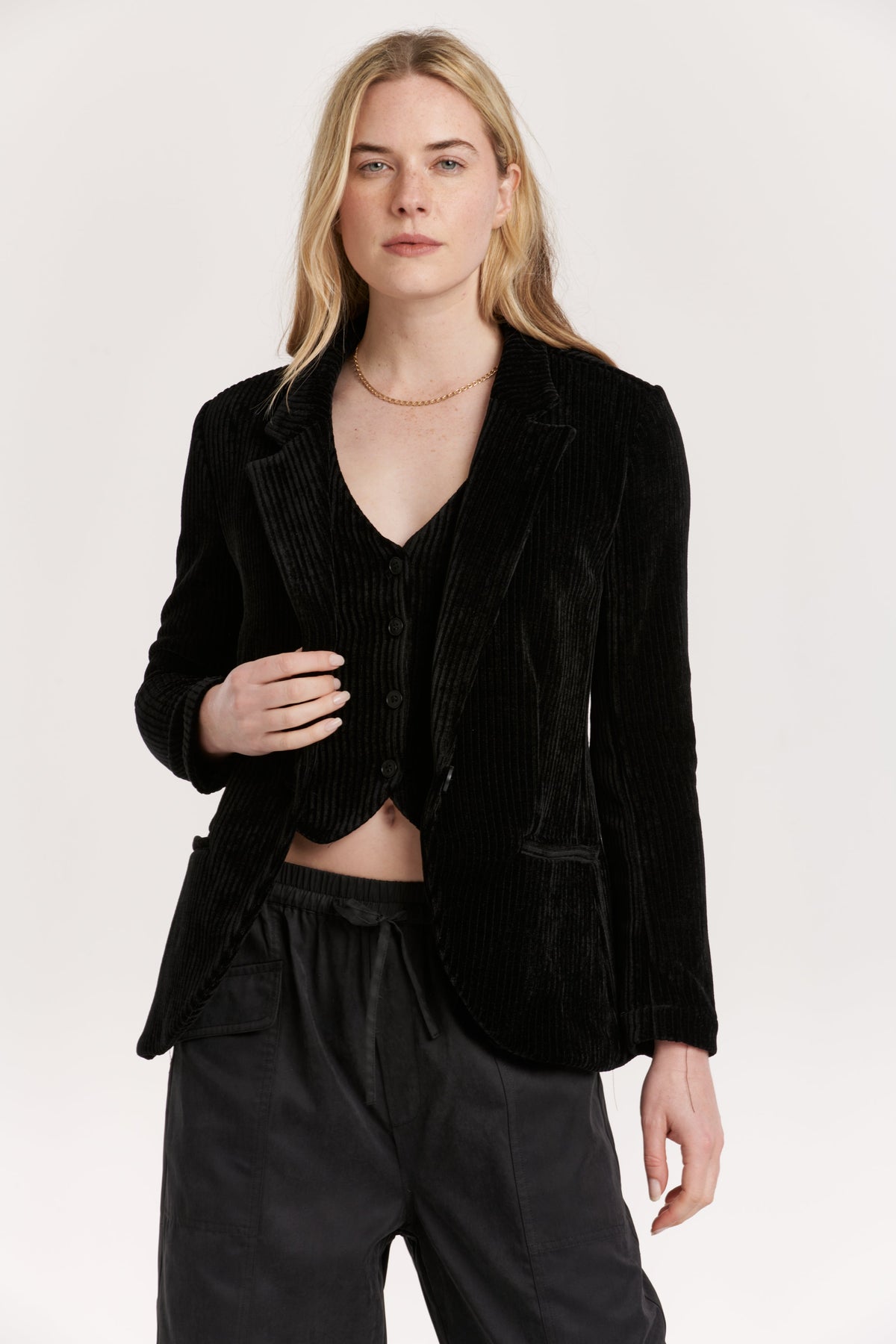 aaliyah-welt-pocket-blazer-black-chenille