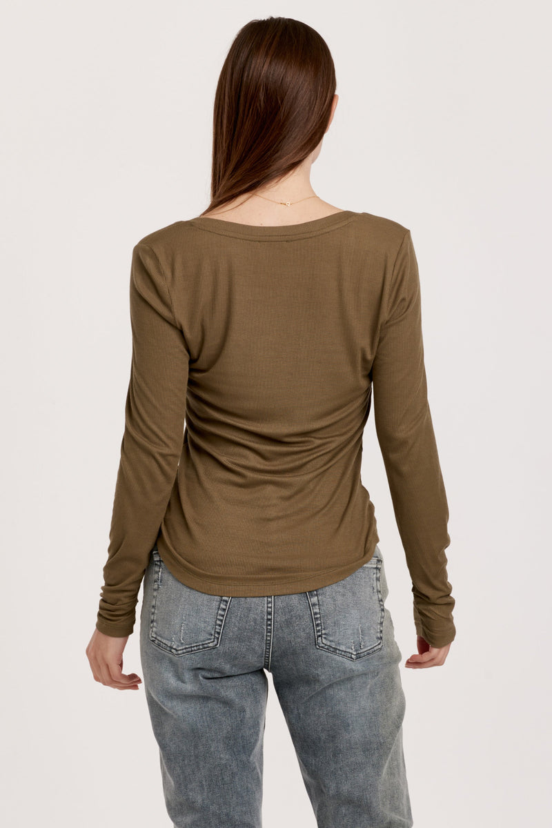 sophie-long-sleeve-tee-vineyard