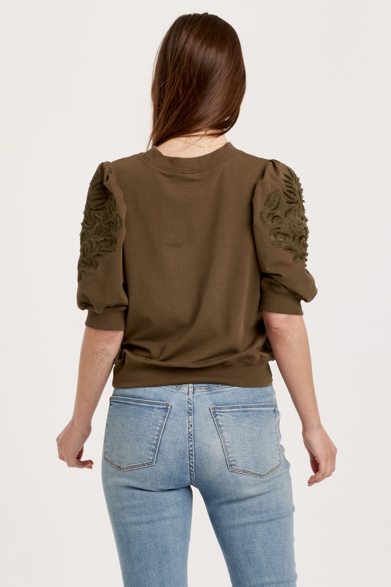 kyle-elbow-sleeve-top-w/embroidery-vineyard