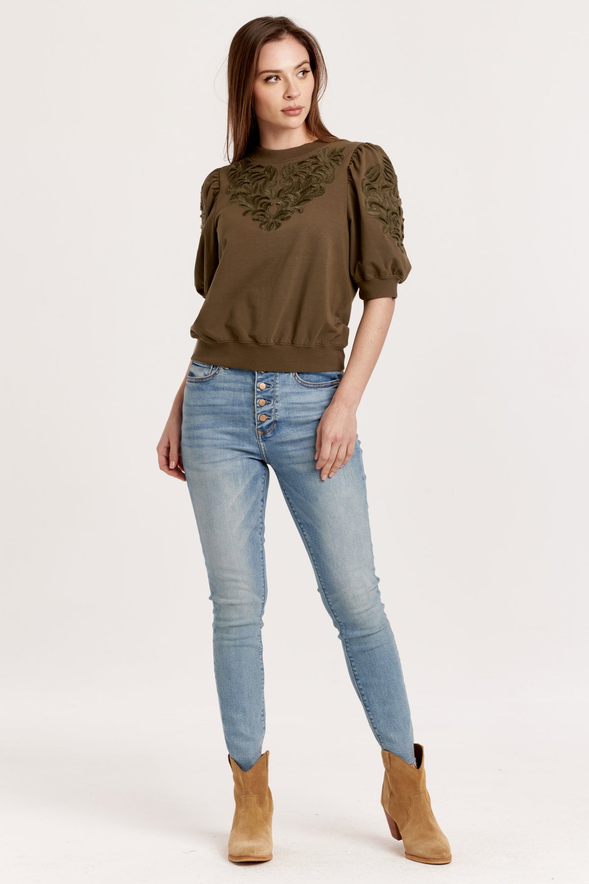 kyle-elbow-sleeve-top-w/embroidery-vineyard