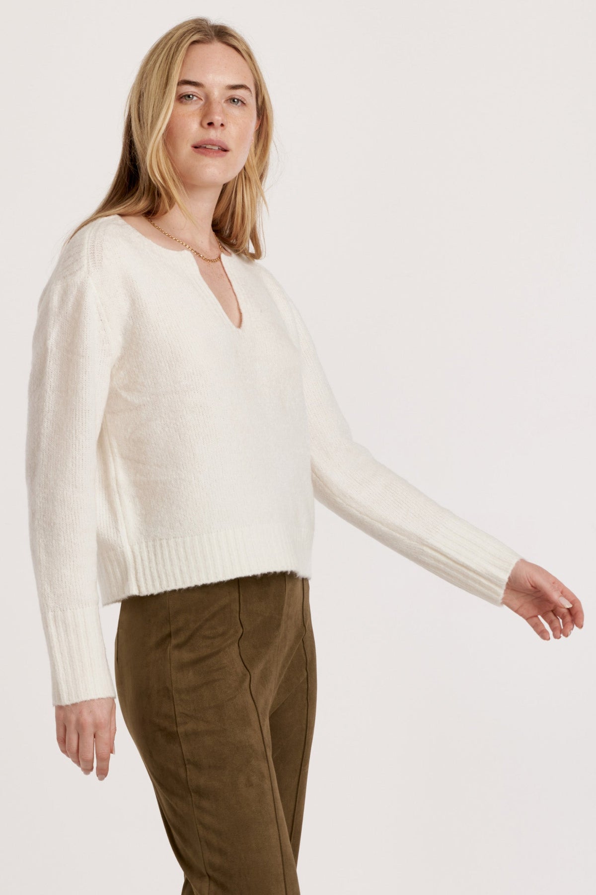 coraline-notched-round-neck-sweater-cozy-cream