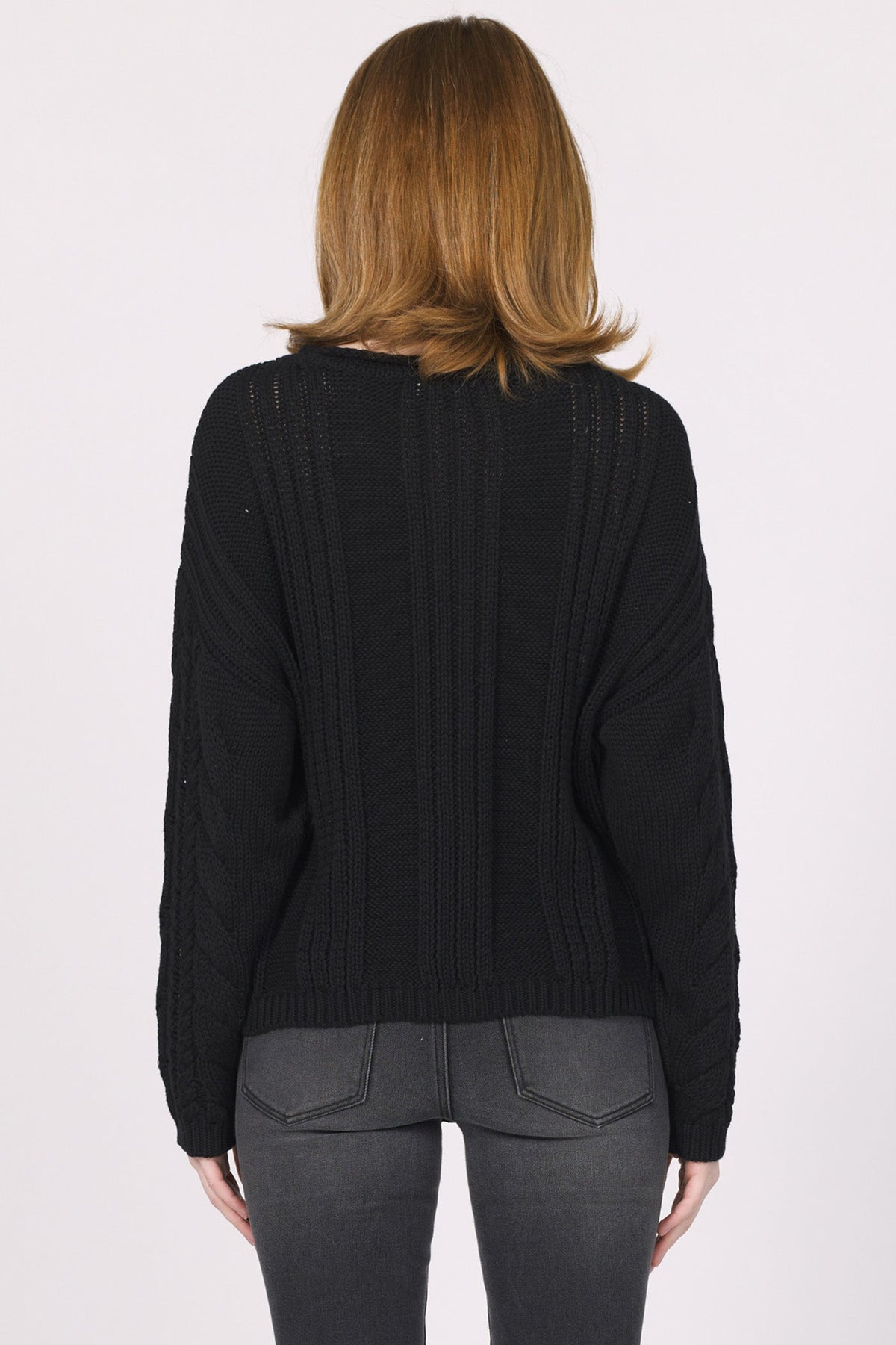 niasha-sweater-2025