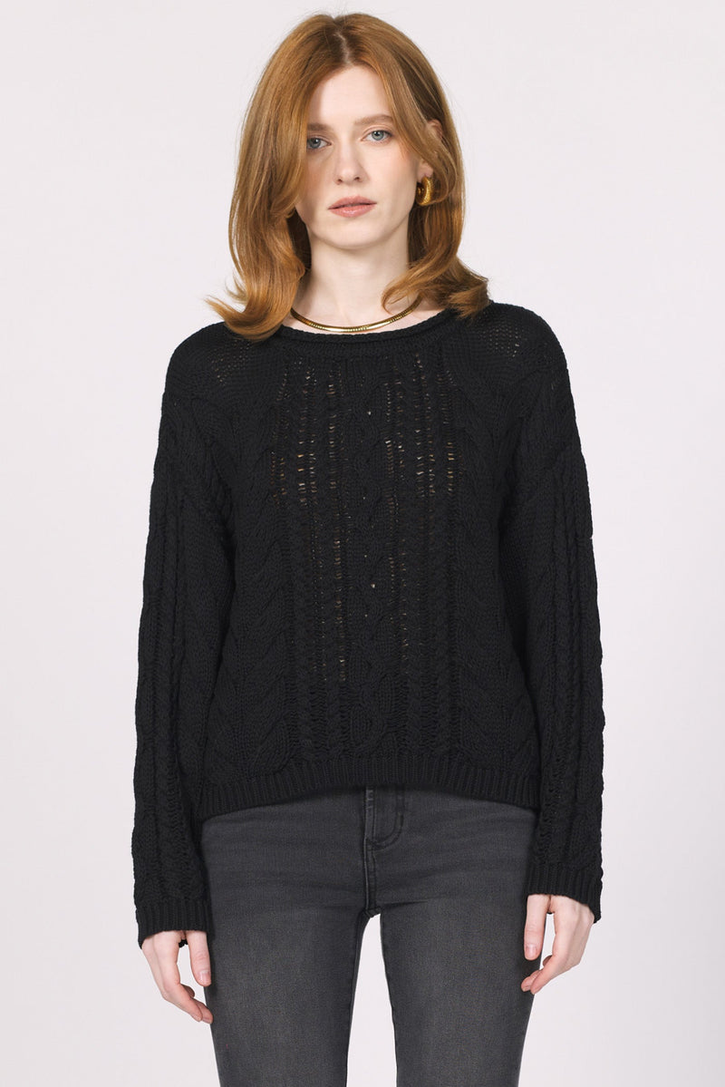 niasha-sweater-2025