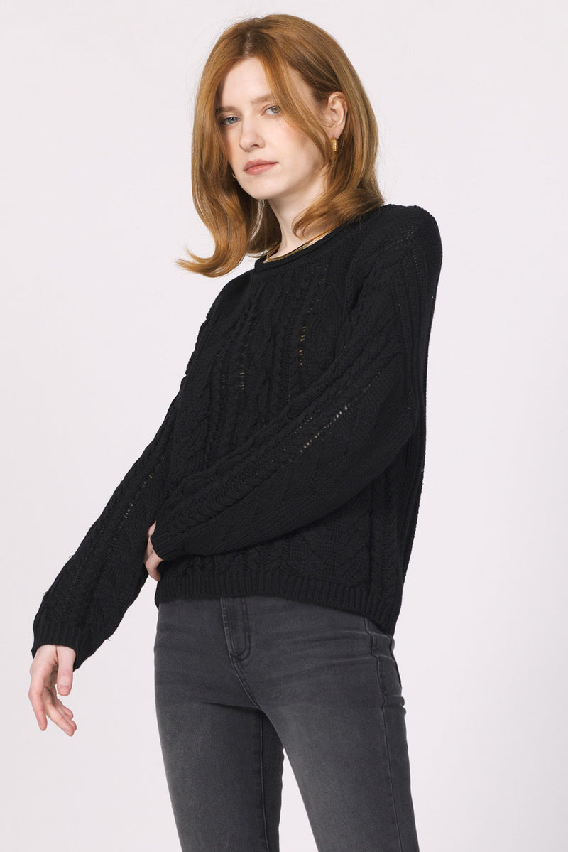niasha-sweater-2025