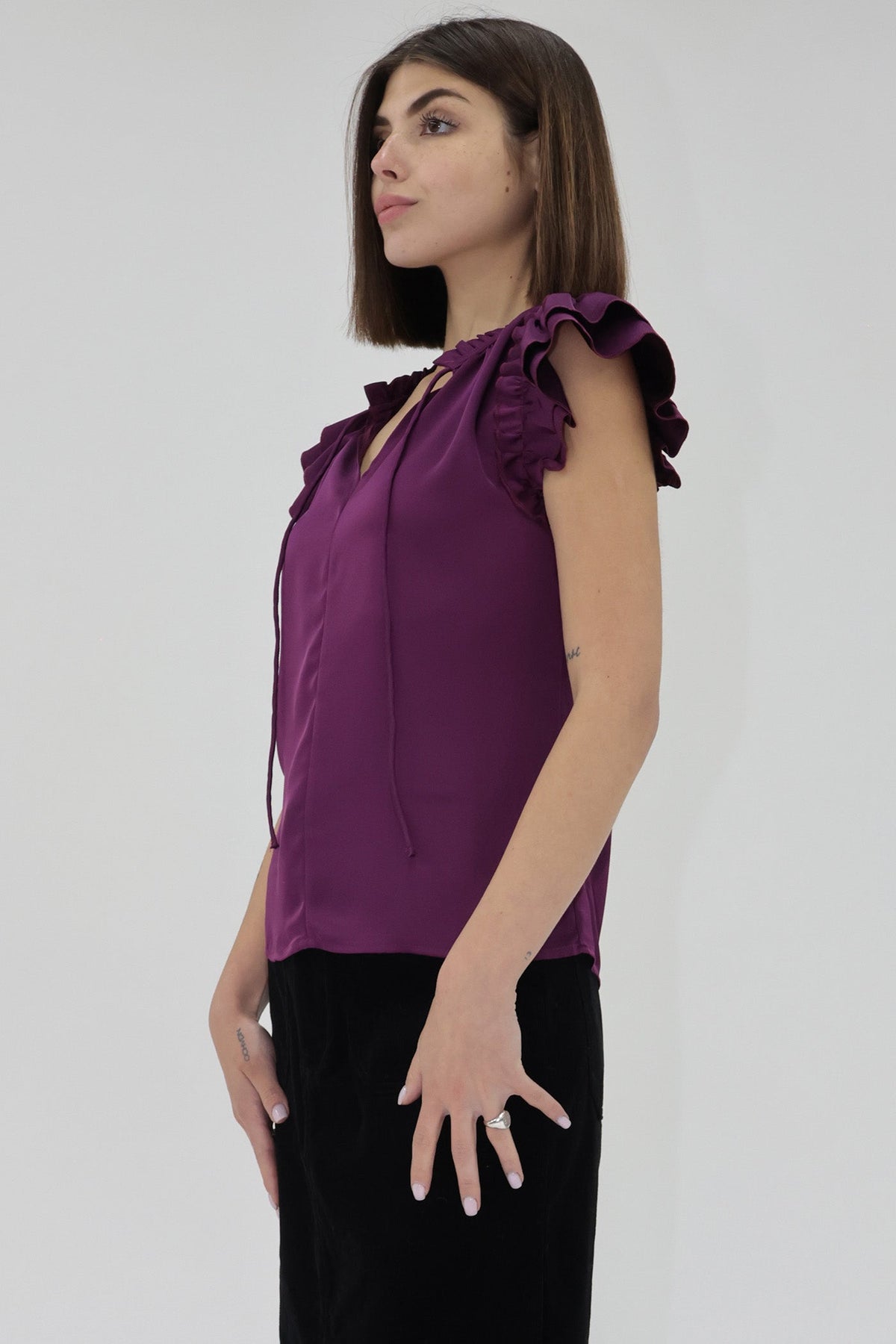 nura-top-satin-2025