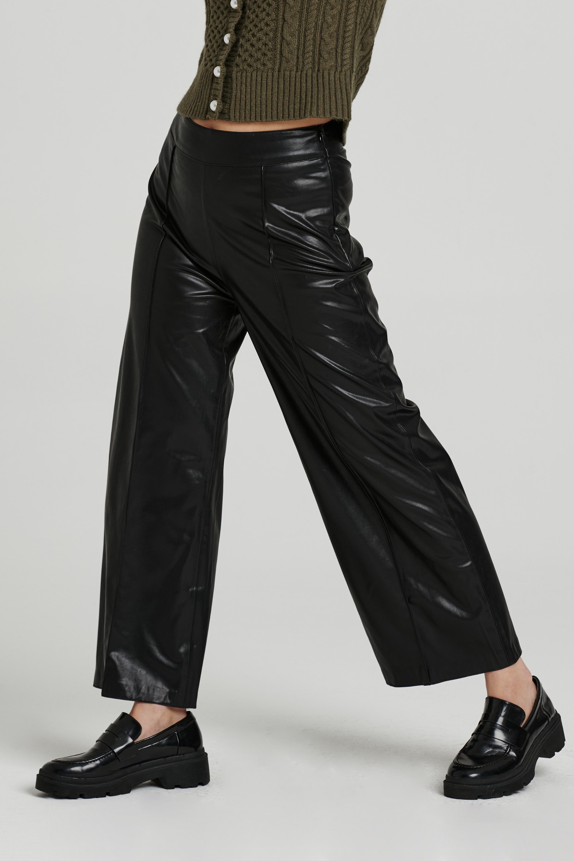 CROPPED FAUX LEATHER TROUSERS | Black | NOISY MAY®