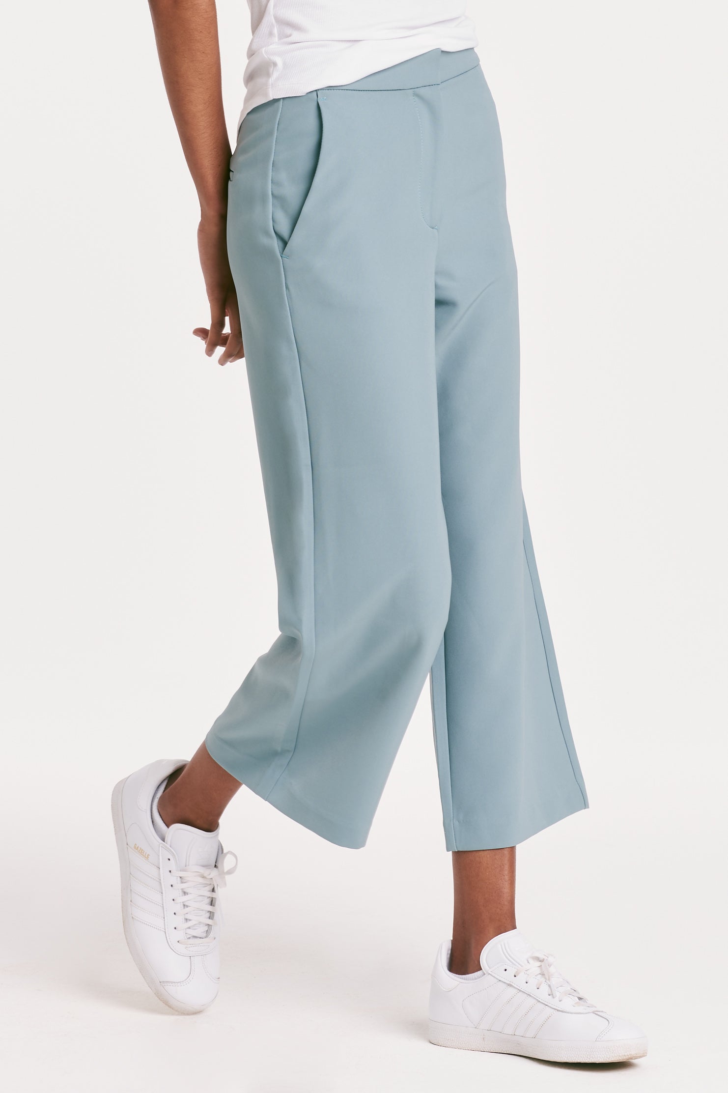 Cropped pants with sneakers best sale