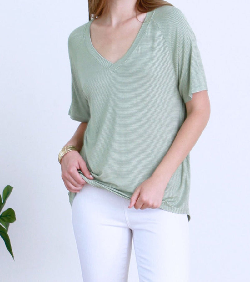 TAYLOR STRIPE RELAXED V-NECK AGAVE