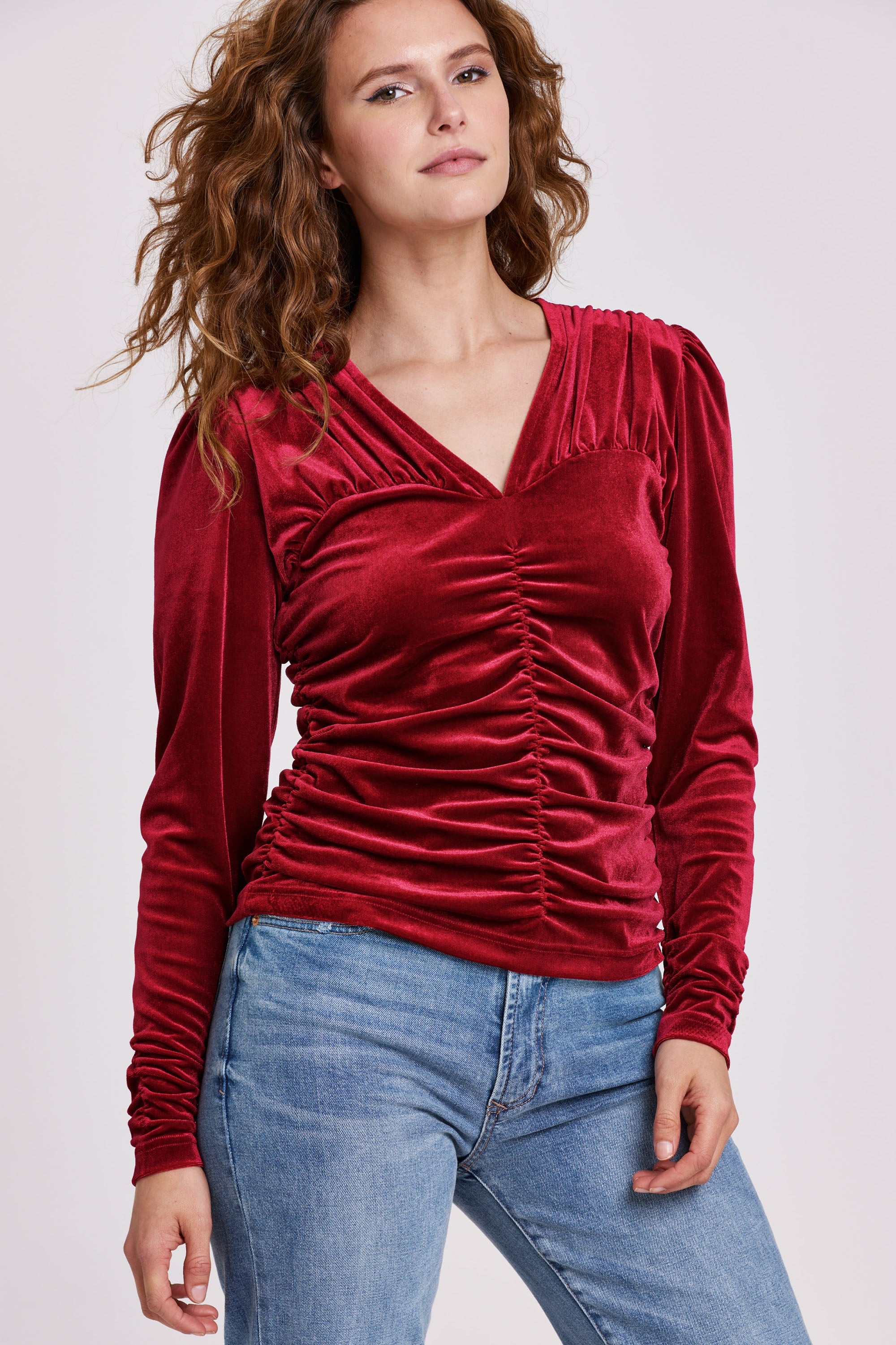 sadelle-shirred-seam-top-cranberry-velvet